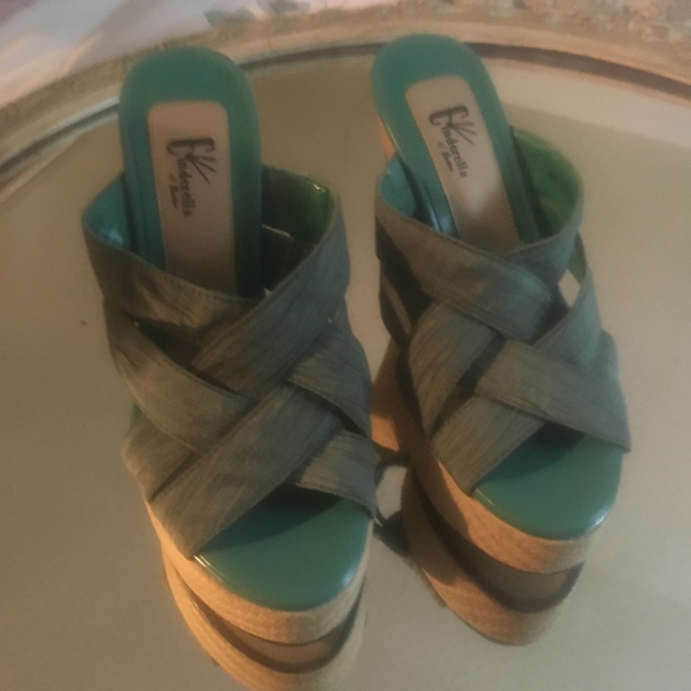 4 1/2 W Aqua Cinderella of Boston platform slides